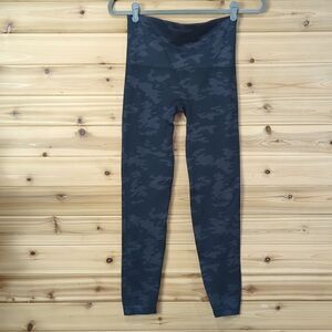 Spanx Look at Me Now Seamless‎ Leggings Black Camo Size Large